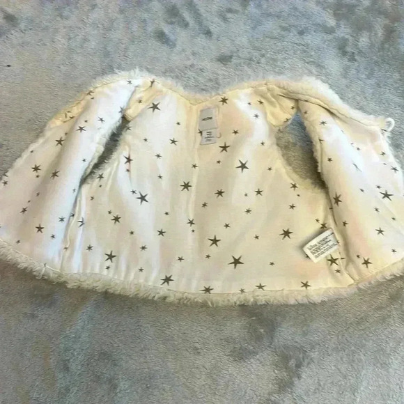 GAP - Faux fur vest. Size 6-12  months - Picture 4 of 4